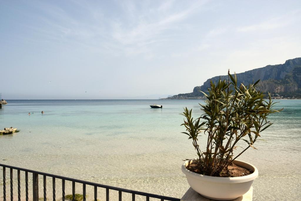 Palermo Mare Holidays Sferracavallo Exterior photo